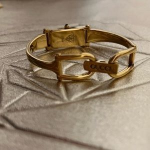 LADIES VINTAGE GUCCI 1500L GOLD WATCH BANGLE BRACELET GENUINE